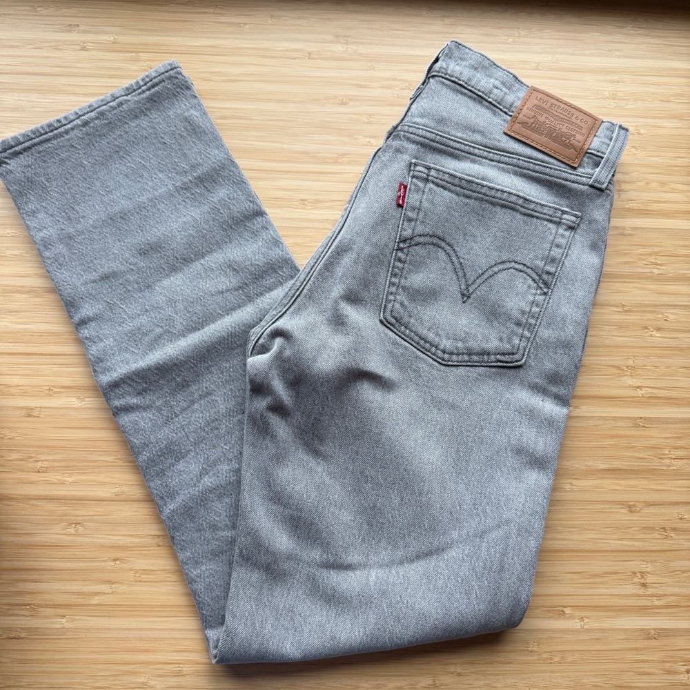 Levi's Gray Wedgie Straight Jeans NWOT Size 27